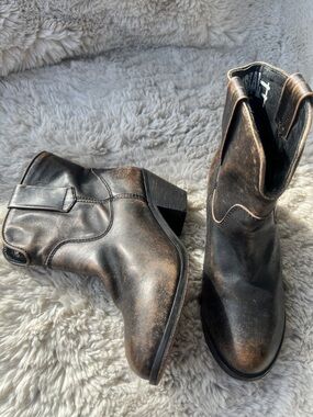 Corral Cowboy Women's Black Distressed Leather Ankle Booties